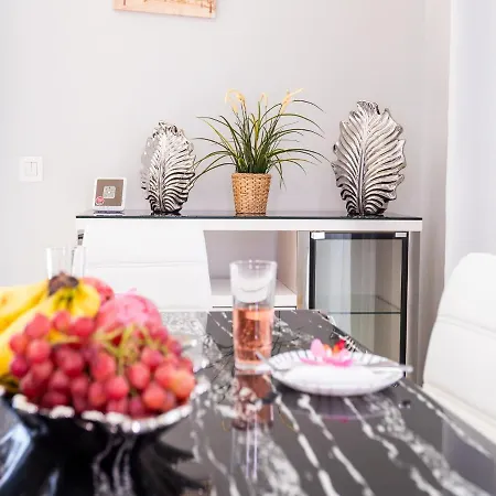 Adelina In ヴィラ