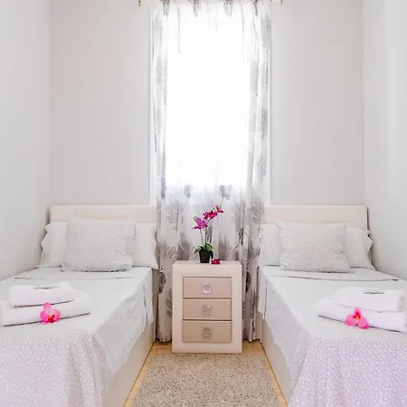 Adelina In ヴィラ アデヘ