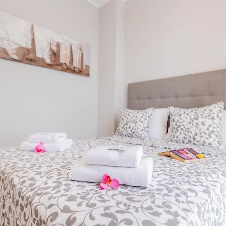 ヴィラ Adelina In *