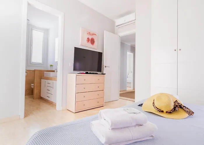 Adelina In * أذيخي